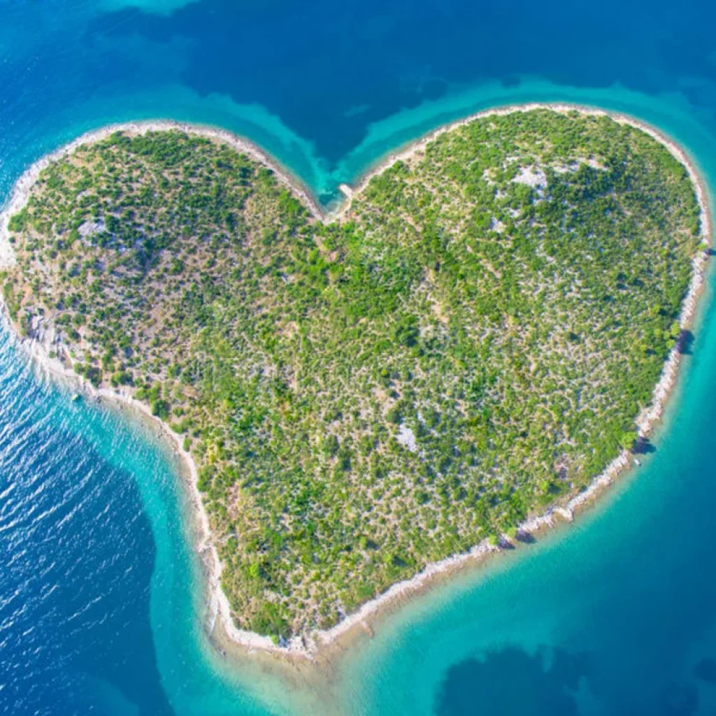 heart shaped galesnjak island croatia
