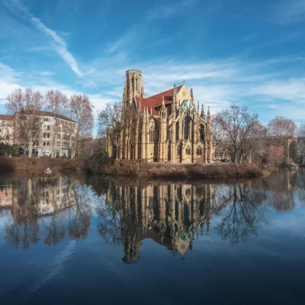 biserica johanneskirche lacul feuersee stuttgart germania