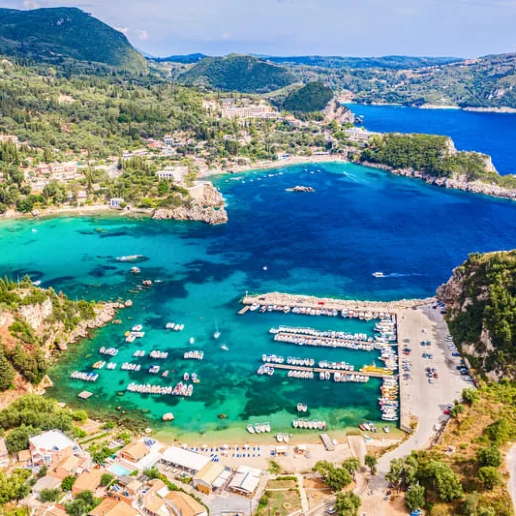 plaja paleokastritsa insula corfu grecia